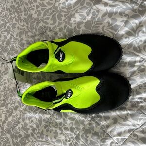 Norty brand beach shoes 8 NWT